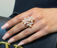 將圖片載入圖庫檢視器 Flora - flower diamond cocktail ring
